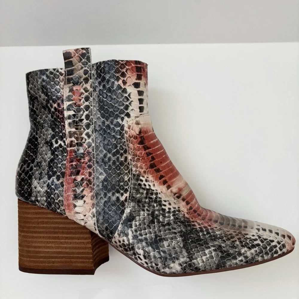 Kork Ease Korks Taupe Snakeskin Leyland Booties Sz 8.5 Western Cowgirl